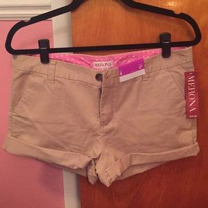 Brand new khaki shorts, 5”